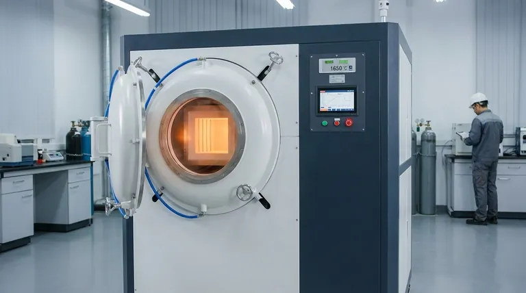 Qual faixa de temperatura um forno a vácuo pode operar? Encontre o Ajuste Perfeito para Seus Materiais