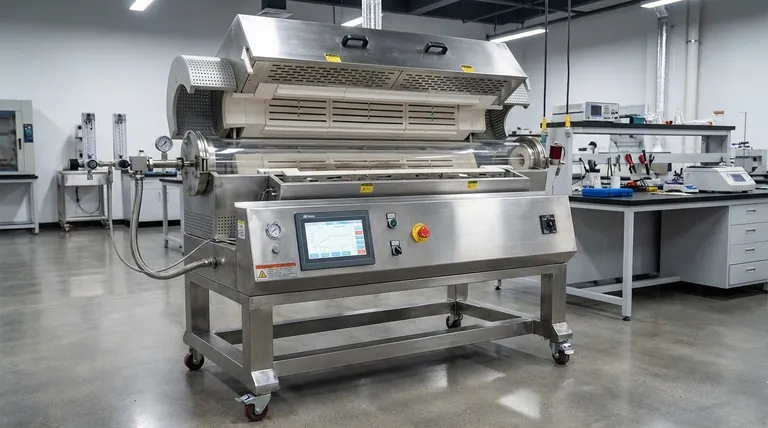 ما هي الميزات التكميلية التي يمكن أن تعزز أداء فرن الأنبوب الدوار؟ عزز الكفاءة من خلال التحكم الدقيق