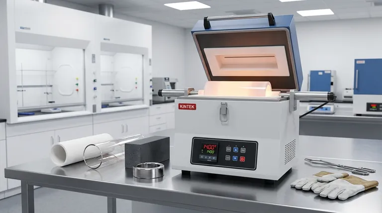 원통형 챔버는 어떤 재료로 만들어지며 그 이유는 무엇인가요? 고온 요구 사항에 적합한 재료를 선택하세요