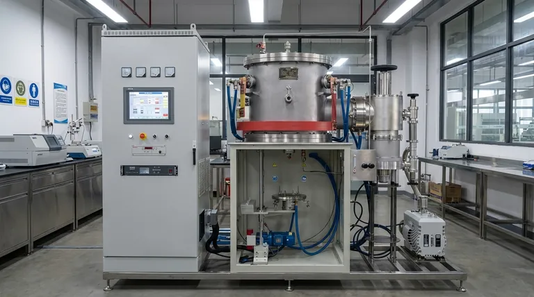 Qual é a função principal de um forno de destilação a vácuo em processos de recuperação de magnésio de resíduos de alto risco? Purificar e Reciclar Metal Valioso com Segurança