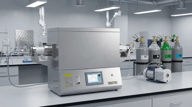 Por que é necessário um forno tubular de alta temperatura com proteção inerte para PCFC? Domine a Carbonização para Compósitos