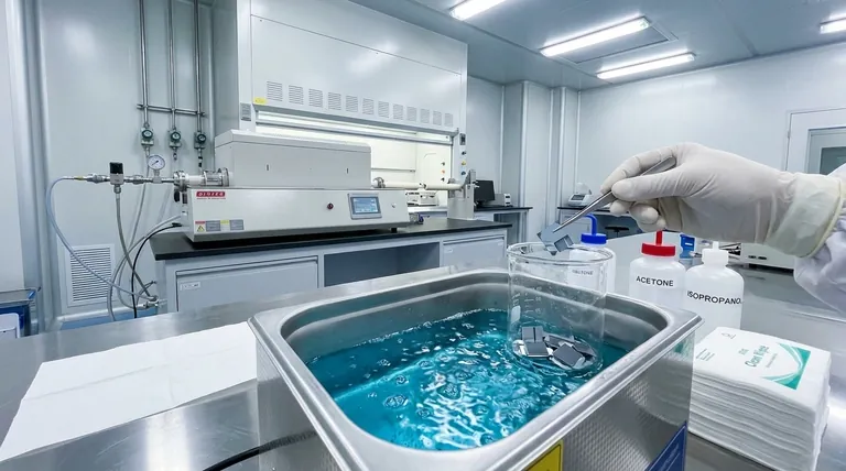 ¿Por qué se requiere la limpieza ultrasónica de sustratos de Si/SiO2 antes del crecimiento de MoS2? Garantizar resultados de CVD de alta calidad