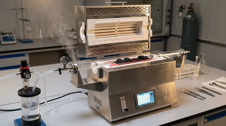 증기 활성화를 위해 증기 주입구가 있는 특수 튜브 퍼니스가 필요한 이유는 무엇인가요?