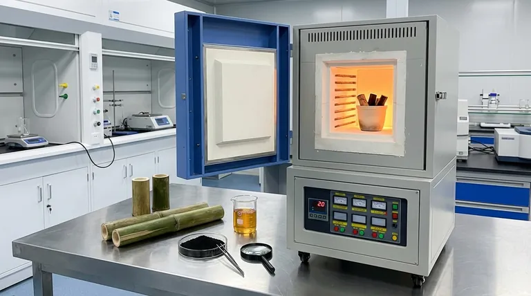 Por que o controle preciso da taxa de aquecimento é necessário durante a pirólise do bambu? Otimizar a qualidade do nanocompósito Au-NPs/BC