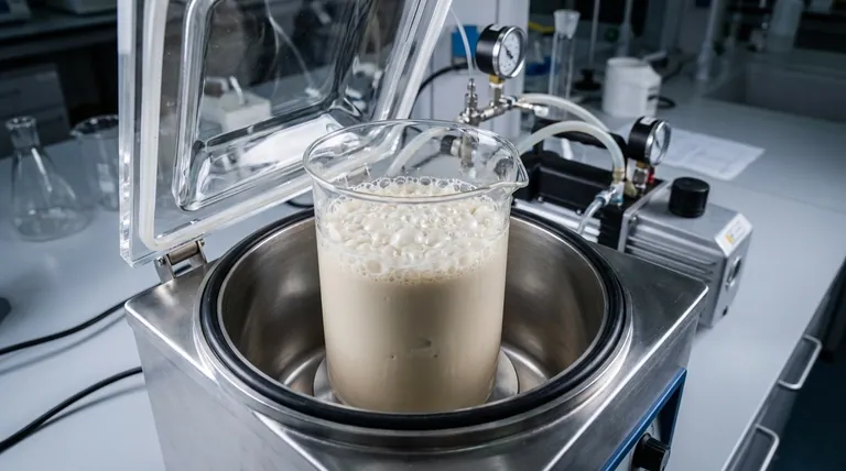 Qual é a importância do equipamento de desgaseificação a vácuo na espumação de gel? Garanta a Integridade Estrutural em Biocerâmicas