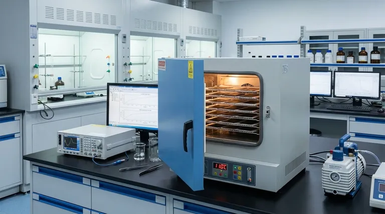 高精度恒温烘箱在电池电极制备中扮演着什么角色?掌握电池性能