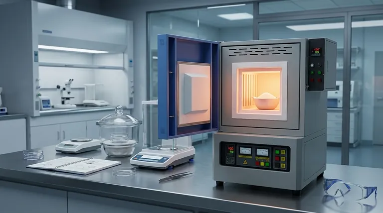 ¿Cuál es el papel de un horno de calcinación a alta temperatura en la preparación de nanopartículas de óxido ultrafinas? Master Purity