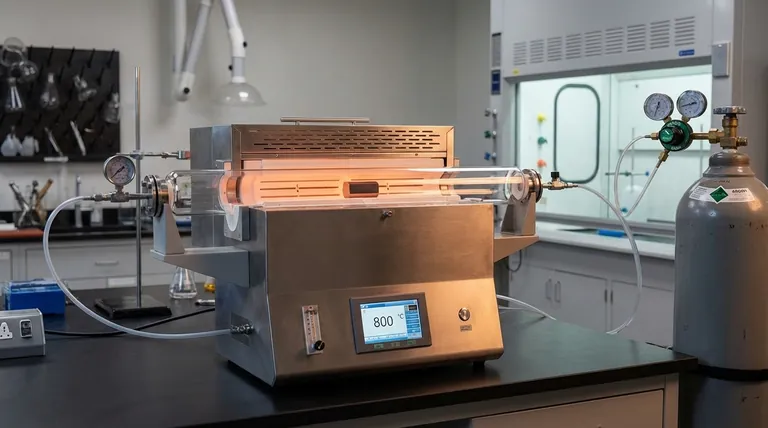 Quale ruolo svolge un forno tubolare orizzontale nella carbonizzazione dei preform SiC-C? Ottimizzare la resa strutturale del materiale