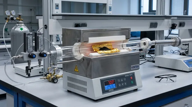 Por que o pré-tratamento a 700°C é Necessário para a Hidratação de D2O em Ba0.95La0.05(Fe1-xYx)O3-δ? Garantindo Resultados Precisos