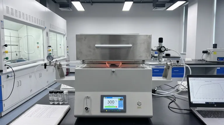 ¿Qué condiciones proporciona un horno tubular de laboratorio para la preparación de PtS/Ti3C2Tx? Dominio de la descomposición térmica a 300 °C