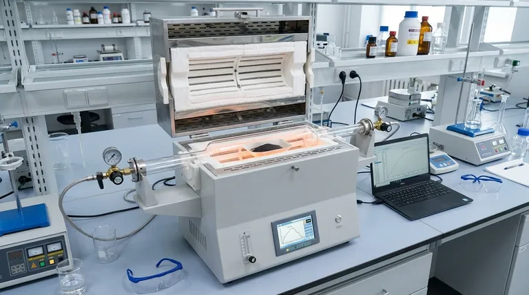 Qual o papel de um forno tubular de alta temperatura na síntese de Mo2C? Domine a Precisão da Carbonização