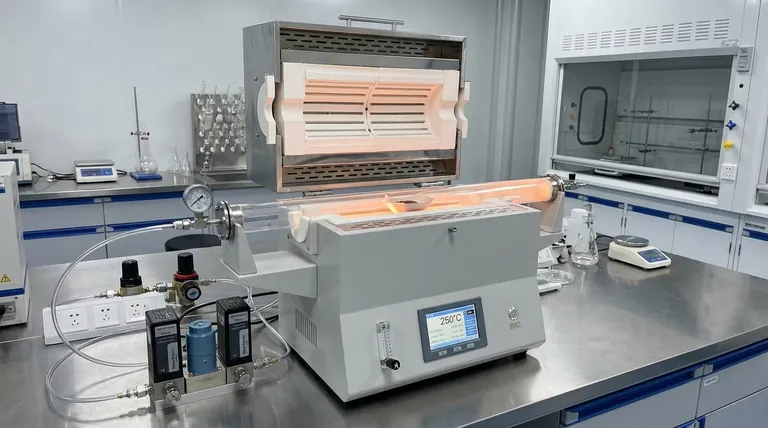 Qual é a função de um forno de atmosfera tubular? Redução e Fabricação de Catalisador de Mn1/CeO2 de Precisão