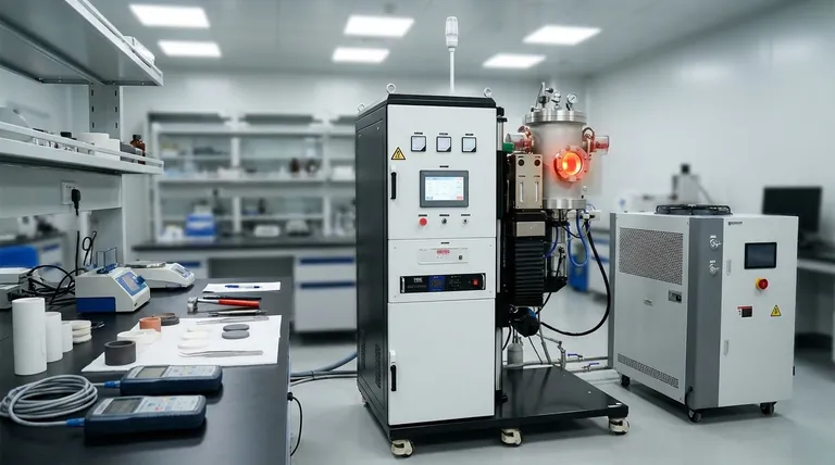 Quais condições de reação um forno tubular a vácuo/atmosfera fornece para Ti2AlN? Alcance o controle preciso da síntese