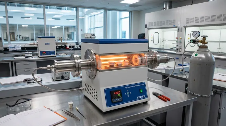 ما هي بيئة العملية التي توفرها أفران الأنابيب الجوية لـ LMFP؟ إتقان التبلور الثانوي