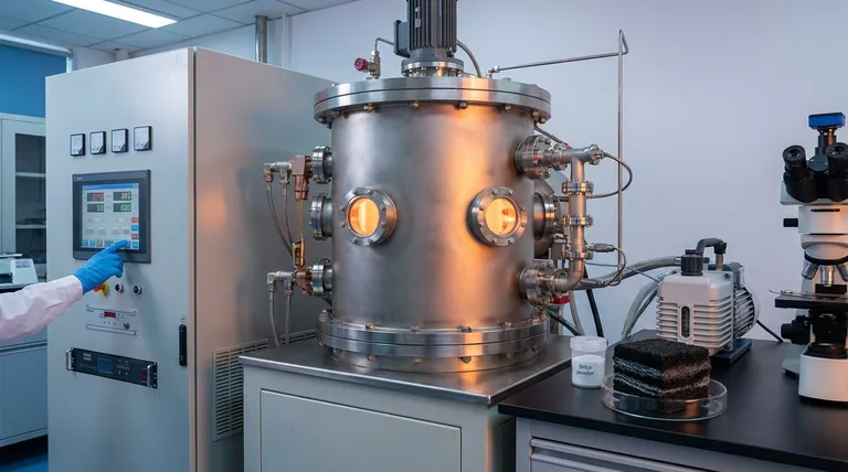 كيف يضمن فرن التفريغ عالي الحرارة الاستقرار الهيكلي؟ اكتشف تصنيع الكربون المسامي الطبقي الدقيق