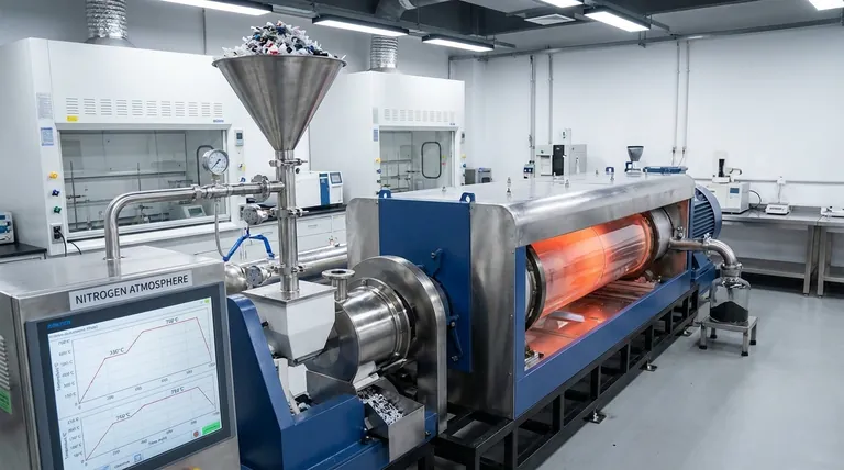 ¿Qué papel juega un horno de pirólisis en la preparación de nanohojas de grafeno? Domine la transformación de plásticos de alto valor