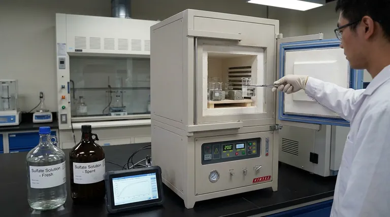 ¿Cómo mantiene un entorno de temperatura constante la validez experimental? Garantizando la precisión en las pruebas de ataque por sulfatos