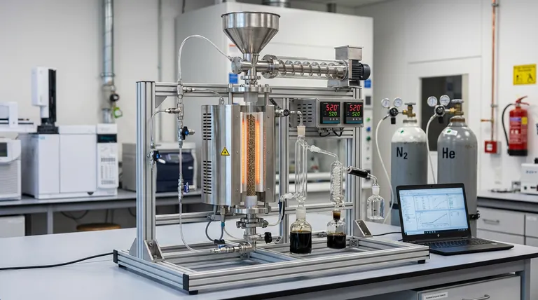 Qual papel um pirólisador de tubo de queda contínuo em escala de bancada desempenha no FPBO? Maximizando o rendimento de bio-óleo de alta qualidade