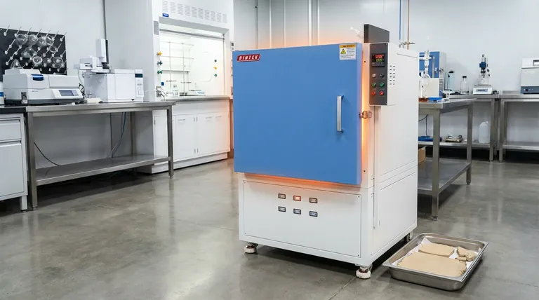 산업용 머플로 퍼니스는 점토의 화학적 활성화를 어떻게 촉진합니까? 고성능 제올라이트 잠금 해제