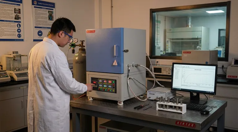 In che modo un forno a muffola programmabile ad alta precisione migliora i test di creep? Garantire l'accuratezza nelle leghe di titanio