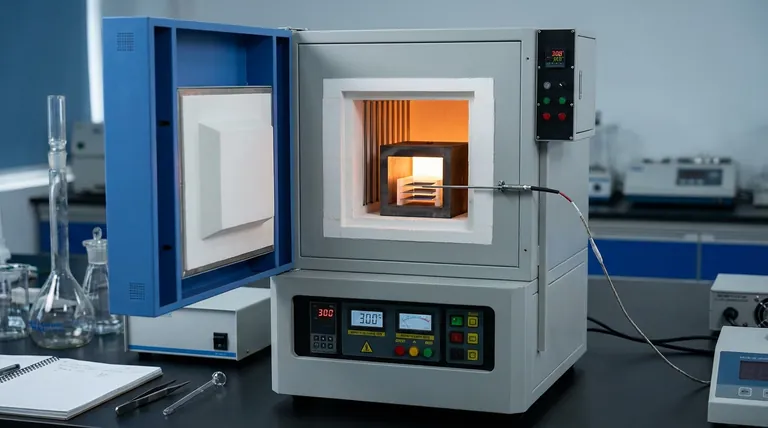 ¿Qué papel juega un sistema de monitoreo de termopar en películas delgadas de Sb2S3? Dominando la sulfuración de precisión