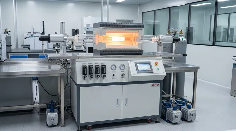 Какова функция трубчатой резистивной печи в системе CVD? Ключевые роли в термической активации и качестве пленки