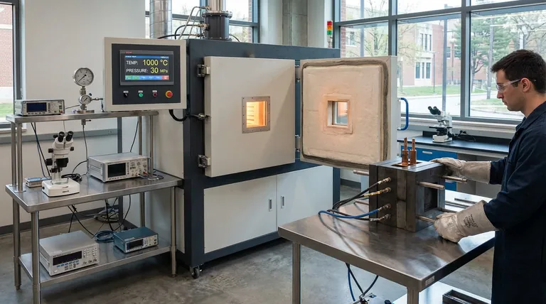 SiC双結晶合成におけるホットプレス炉の主な機能は何ですか?精密原子結合の達成