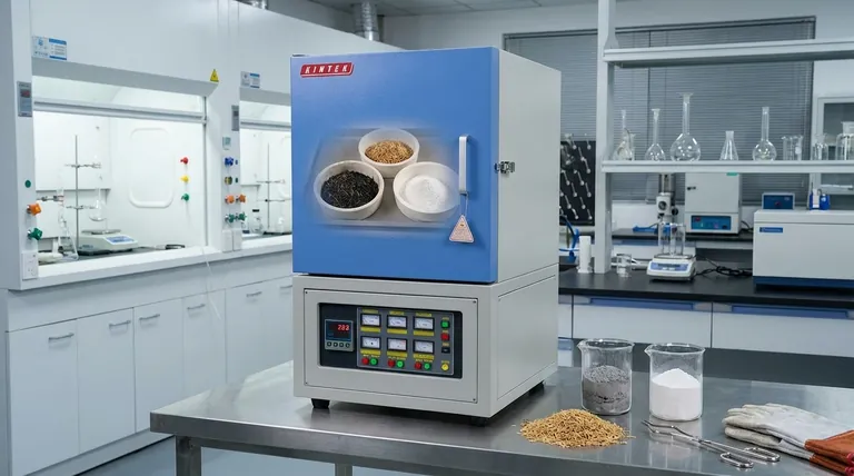 Como o programa de aquecimento em dois estágios de um forno mufla influencia a qualidade da cinza de casca de arroz? Otimize sua sílica