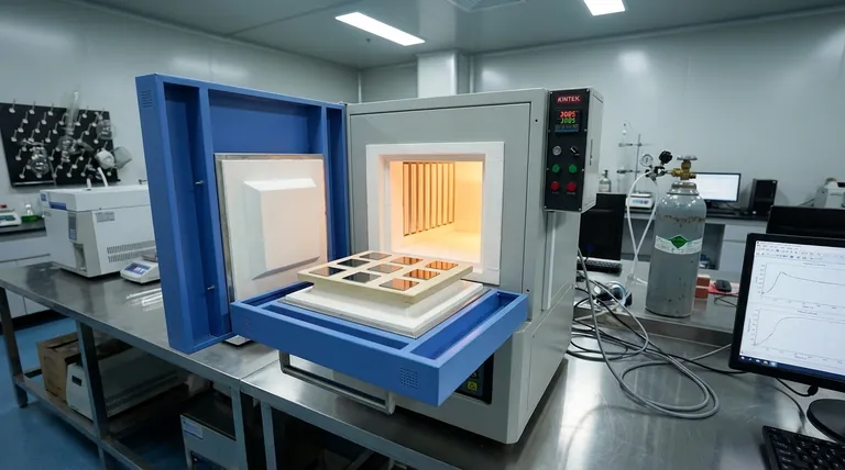 Perché un forno ad alta precisione è essenziale per i film sottili di CZTSSe? Prevenire la decomposizione di fase e l'amorfitizzazione