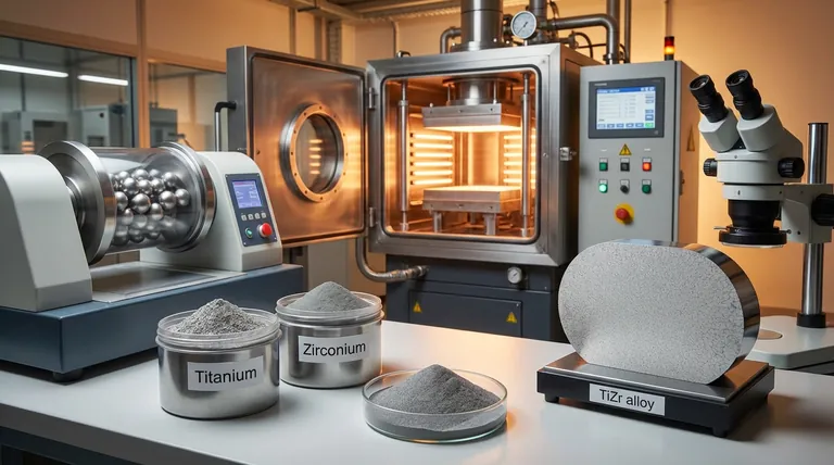 ¿Cuáles son las principales ventajas de utilizar la metalurgia de polvos para las aleaciones de Ti y TiZr? Lograr una precisión estructural definitiva