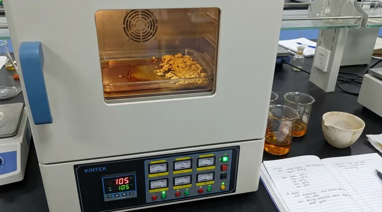 ¿Cómo facilita un horno de secado por explosión de laboratorio la conversión de licor de lixiviación ácida en PAFS sólidos? Mecanismo Clave