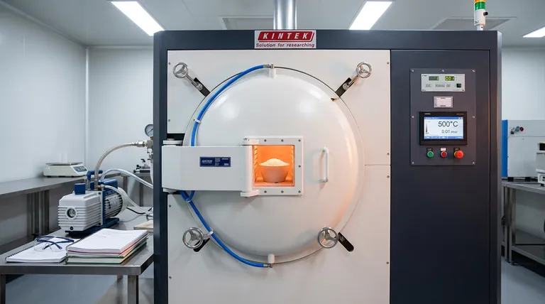 Qual o papel de uma estufa de secagem a vácuo na preparação de cloreto de cálcio anidro? Garantindo Resultados de Alta Pureza