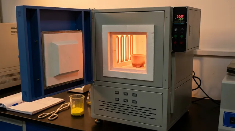 Warum wird ein Hochtemperatur-Muffelofen für die Synthese von g-C3N4-Nanosheets verwendet? Beherrschen Sie die zweistufige thermische Exfoliation