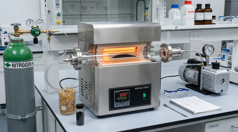 Qual o papel de um forno tubular a vácuo na preparação de biochar de palha de trigo? Pirólise Controlada por Mestre