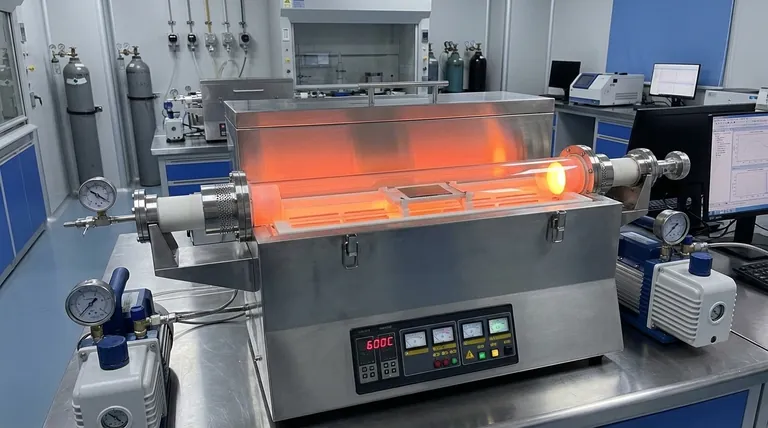 Какую роль играет печь с вакуумной трубой в высокотемпературном отжиге мембран Pd/TaTiNbZr/Ta при 600°C?