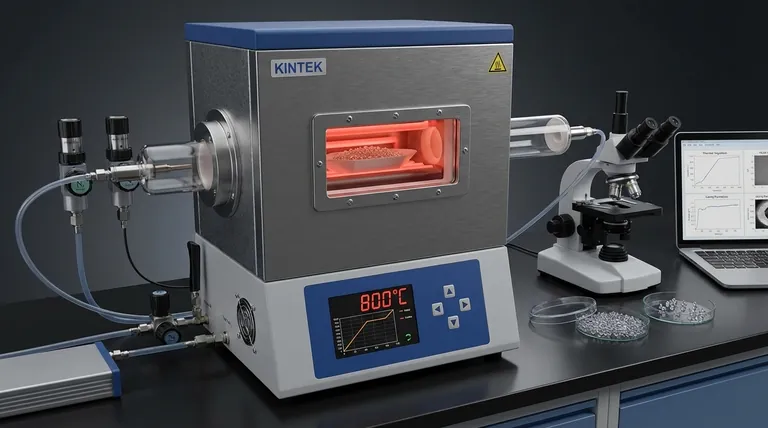 SiO2/Cマイクロ球体にとって、管状炉の精密な温度制御が不可欠なのはなぜですか?炭化を成功させる鍵