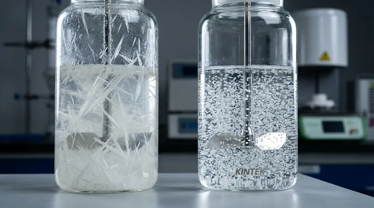 Como os estados de superfície afetam a morfologia dos cristais de carbonato de lítio? Controle da Nucleação para Forma Superior de Partículas