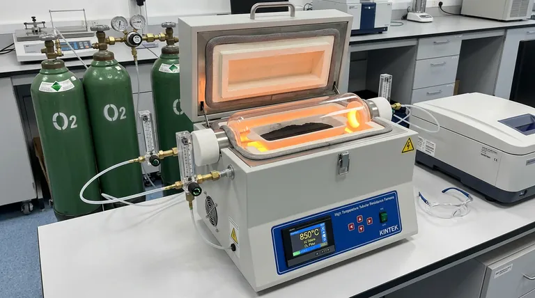 ¿Cuáles son los requisitos específicos de calcinación para un horno de resistencia tubular para NCM622? Guía de Síntesis Experta