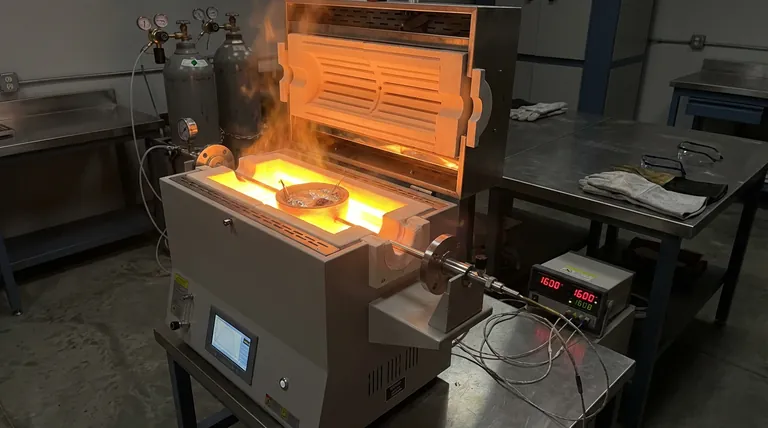 ¿Por qué se selecciona el termopar Tipo C para experimentos de escoria de aluminio a alta temperatura? Precisión a 1650 °C y más allá