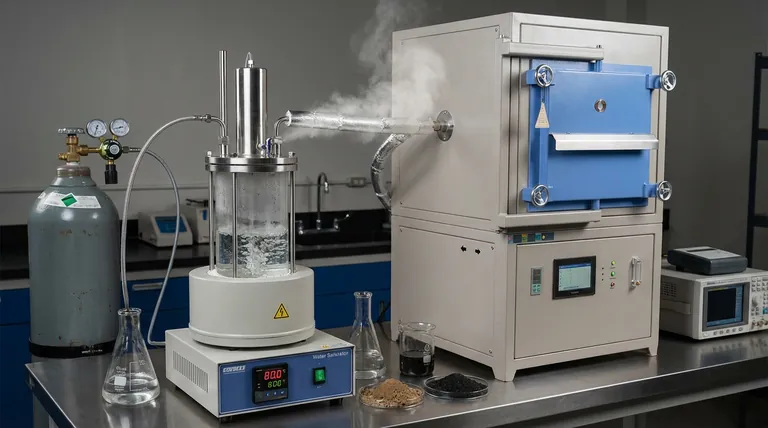 Quale ruolo svolge un saturatore d'acqua nell'attivazione fisica dei materiali carboniosi? Sblocca la porosità ad alte prestazioni