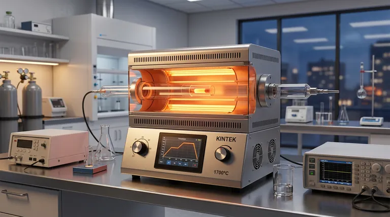 ¿Cuál es la importancia del control programado de la temperatura en la conversión de películas delgadas de TiO2? Domina la precisión estructural