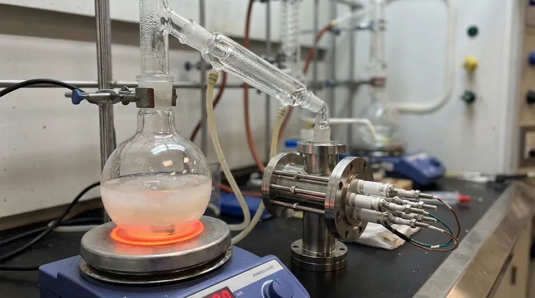 ¿Cuáles son las funciones específicas de un agitador magnético y un aparato de reflujo con condensador en la síntesis de KCC-1? Perspectivas de expertos