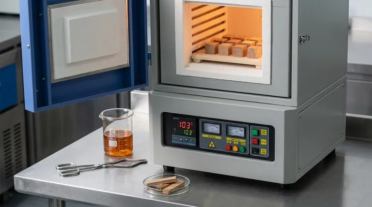 木材サンプルを103℃に加熱するために工業用乾燥炉を使用する目的は何ですか?樹脂含浸の強化