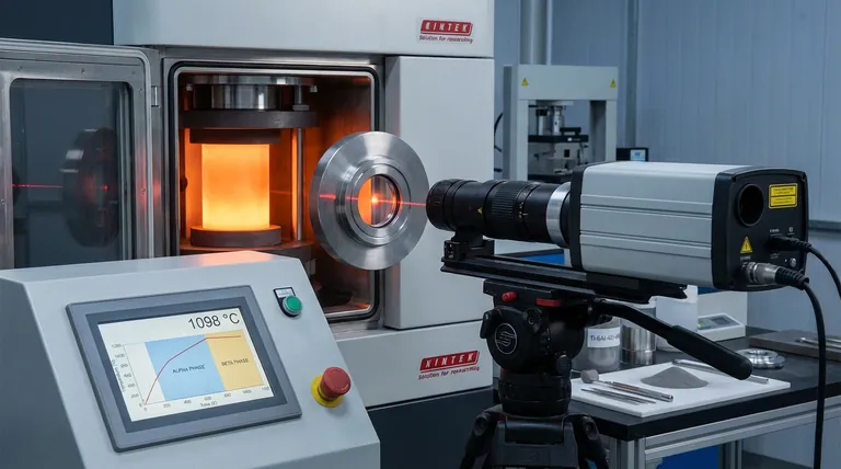 Was ist die Funktion eines Infrarot-Pyrometers im SPS-Prozess von Ti-6Al-4Zr-4Nb? Präzise Phasensteuerung erklärt