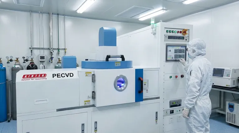 Quali materiali vengono utilizzati nella CVD? Una guida ai film sottili ad alte prestazioni per il tuo laboratorio