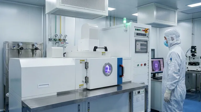 Qual è il meccanismo del PECVD? Una soluzione a bassa temperatura per la deposizione di film sottili