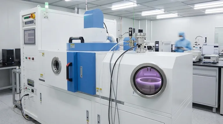 Quali sono i fondamenti del PECVD? Sblocca la deposizione di film sottili a bassa temperatura