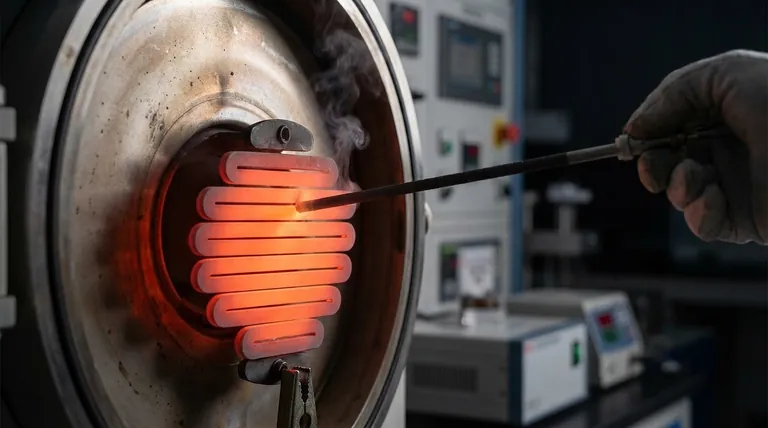 Qu'est-ce qui rend les éléments chauffants en graphite résistants aux chocs thermiques ? Propriétés clés expliquées