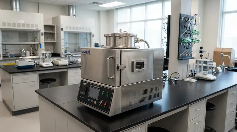 Quels avantages en matière de sécurité offrent les fours à induction pour la fusion de l'or ? Fusion sans flamme et confinée pour une sécurité maximale de l'opérateur