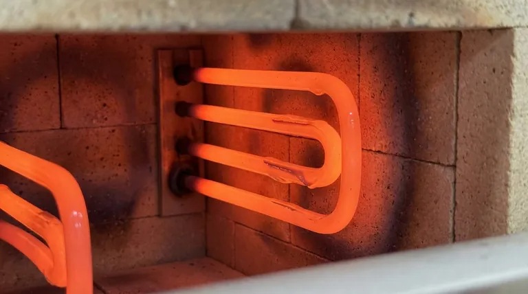 Comment les éléments chauffants en MoSi2 résistent-ils à la déformation et à l'oxydation à hautes températures ? Découvrez leurs secrets d'auto-guérison